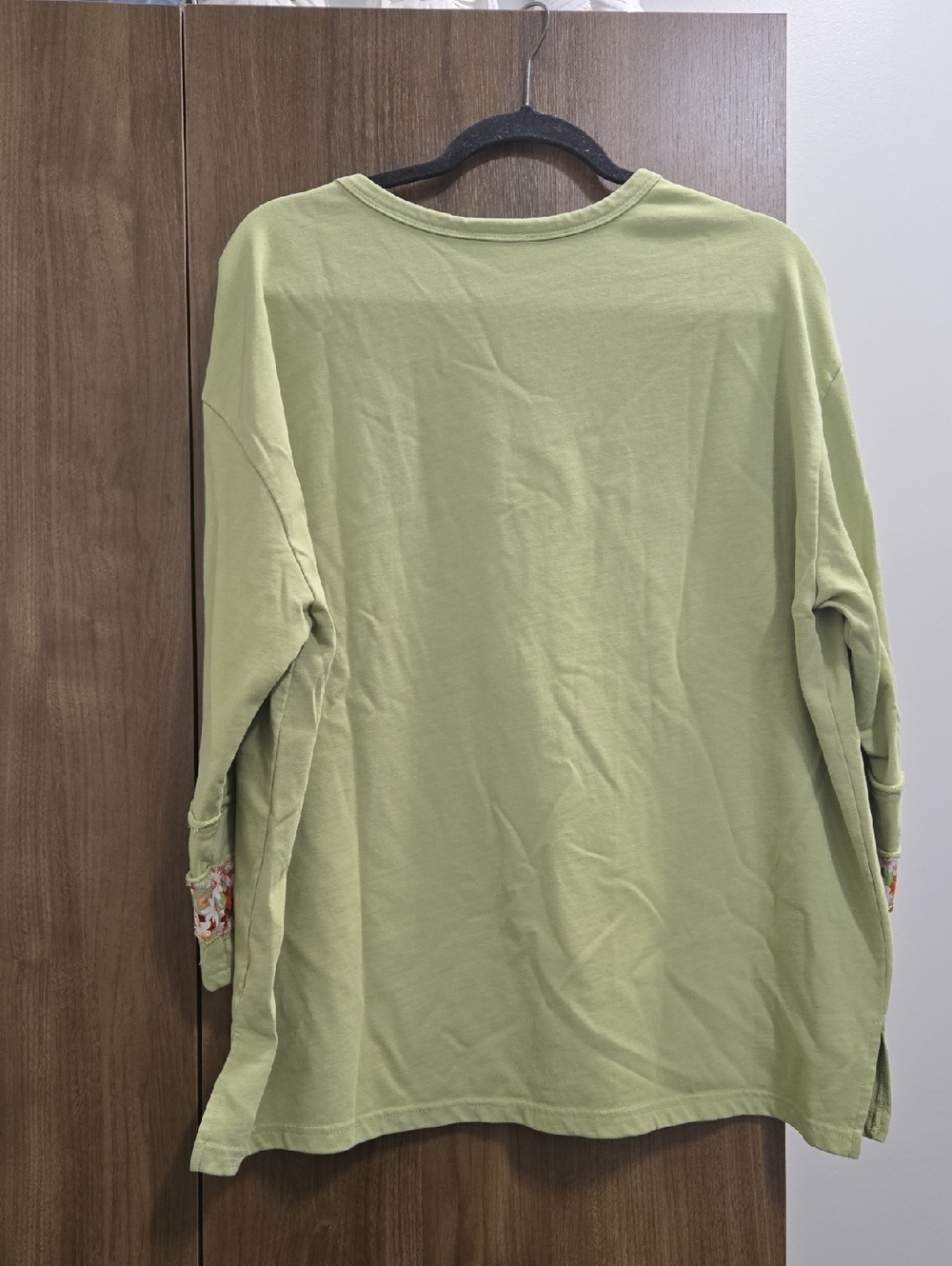 EASEL-'Meadow Top' Patchwork Flower Applique Sweatshirt in Pistachio-Size Large - Picture 11 of 16
